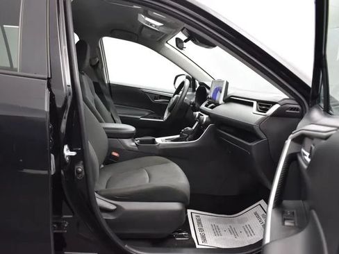 Used 2024 Toyota RAV4 XLE FWD image 17