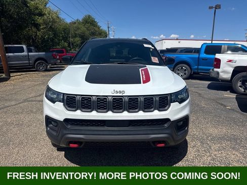 Used 2025 Jeep Compass Trailhawk w/ Trailer Tow Group AWD/4WD image 7