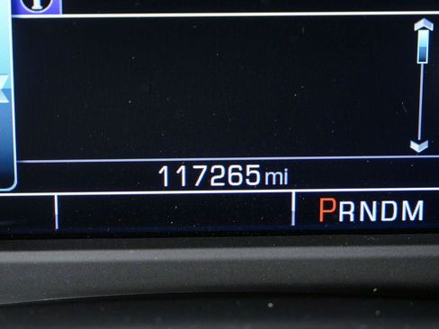 Used 2015 Chevrolet Suburban LTZ RWD image 9