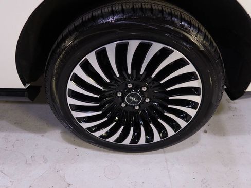 Used 2020 Lincoln Navigator Black Label w/ Cargo Convenience Package image 43