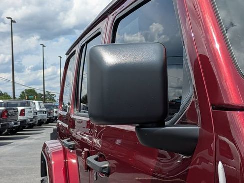 Used 2022 Jeep Wrangler Unlimited Sahara w/ Cold Weather Group AWD/4WD image 12
