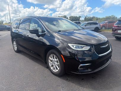 Used 2024 Chrysler Pacifica Touring-L