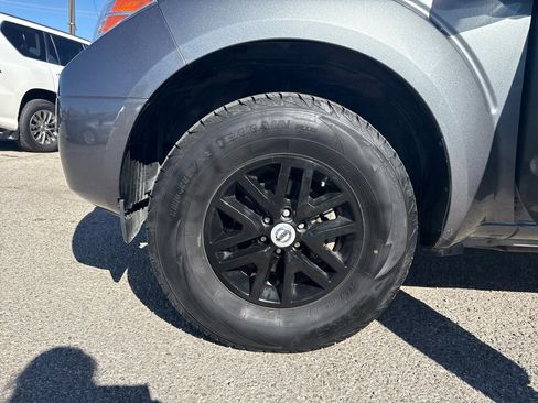 Used 2018 Nissan Frontier SV image 24
