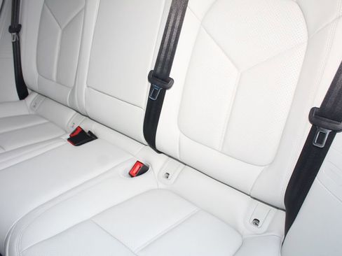 New 2026 Porsche Macan image 22