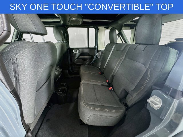 Used 2026 Jeep Wrangler Unlimited Sahara AWD/4WD image 23