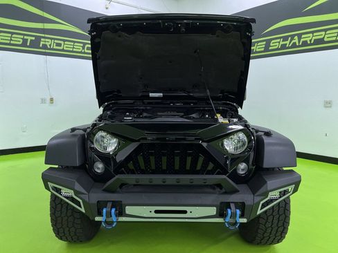 Used 2015 Jeep Wrangler Unlimited Rubicon AWD/4WD image 4