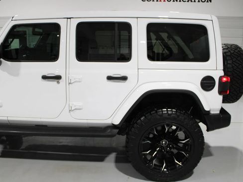 Used 2021 Jeep Wrangler Unlimited Sahara image 6