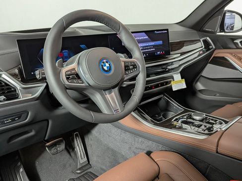 New 2026 BMW X5 xDrive50e w/ M Sport Package AWD/4WD image 14