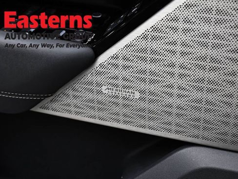 Used 2022 Land Rover Range Rover Velar R-Dynamic S image 20