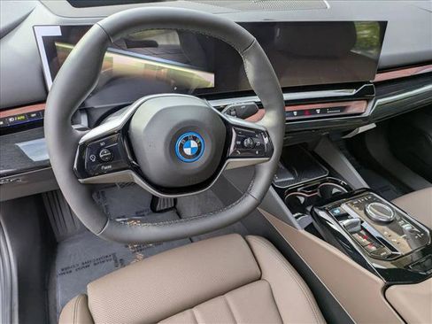 Used 2026 BMW i5 eDrive40 AWD/4WD image 3