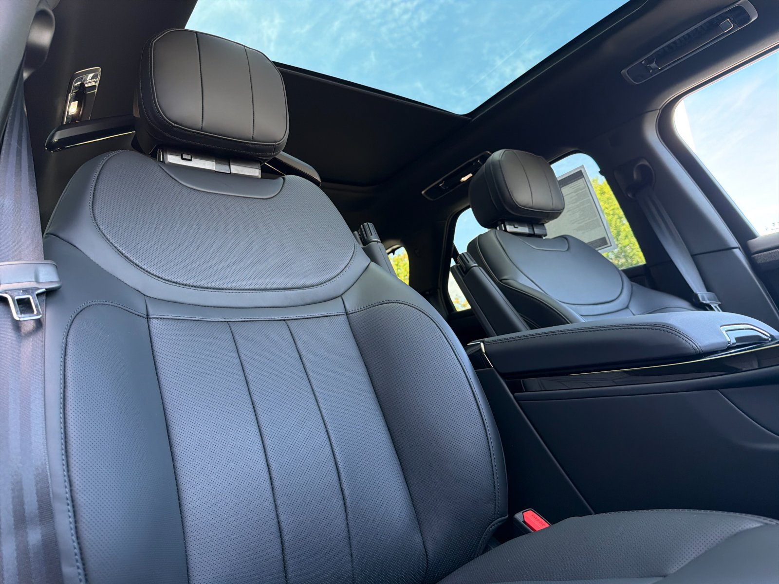 New 2026 Land Rover Range Rover Sport Dynamic SE AWD/4WD image 16