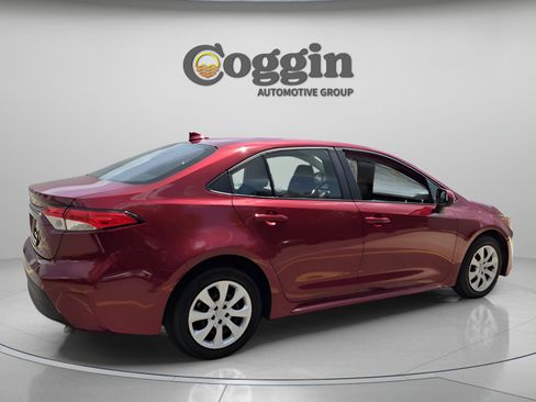 Used 2025 Toyota Corolla LE FWD image 5