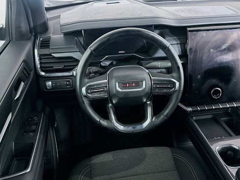 Used 2025 GMC Acadia Elevation image 17