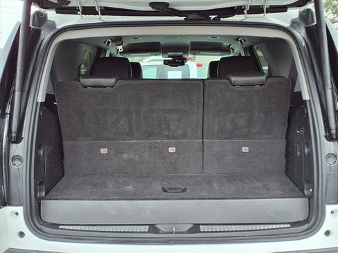 Used 2017 GMC Yukon SLT image 19