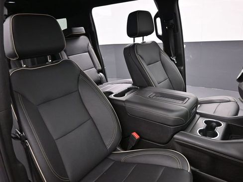 Used 2023 Chevrolet Suburban Premier AWD/4WD image 29