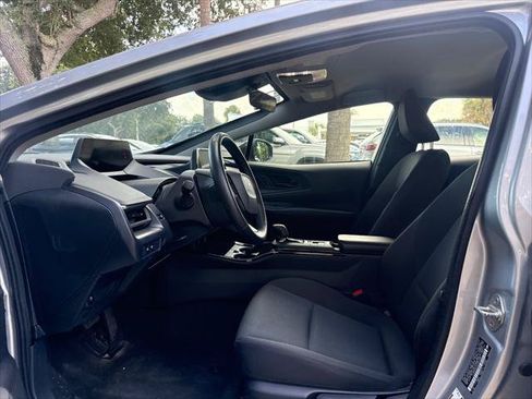 Used 2025 Toyota Prius LE FWD image 13