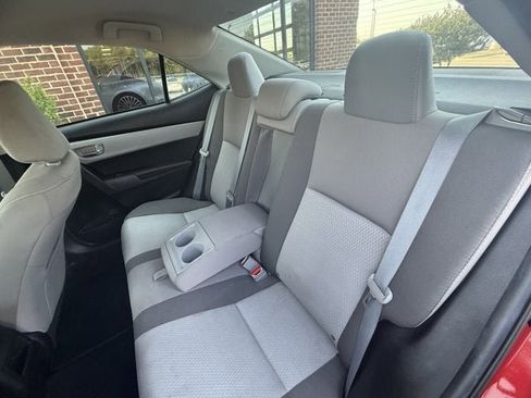 Used 2018 Toyota Corolla LE FWD image 14