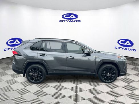 Used 2020 Toyota RAV4 XLE Premium FWD image 2