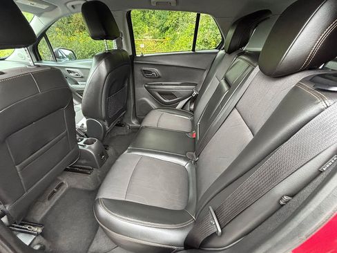 Used 2018 Chevrolet Trax LT w/ Driver Confidence Package AWD/4WD image 11