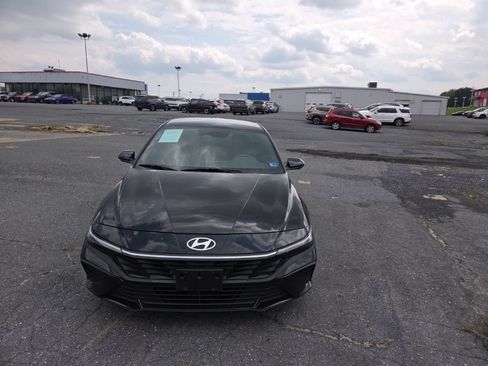 Certified 2025 Hyundai Elantra Sport FWD image 2