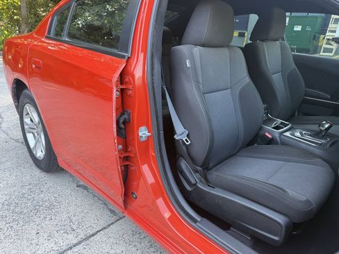 Used 2020 Dodge Charger SXT RWD image 11