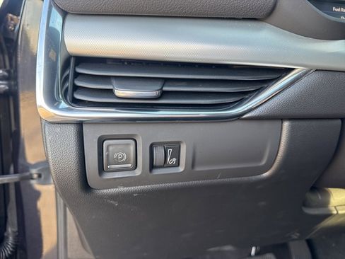 Used 2022 Cadillac XT4 Premium Luxury w/ Enhanced Visibility Package image 19