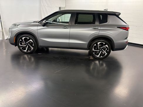 Used 2024 Mitsubishi Outlander SE AWD/4WD image 2