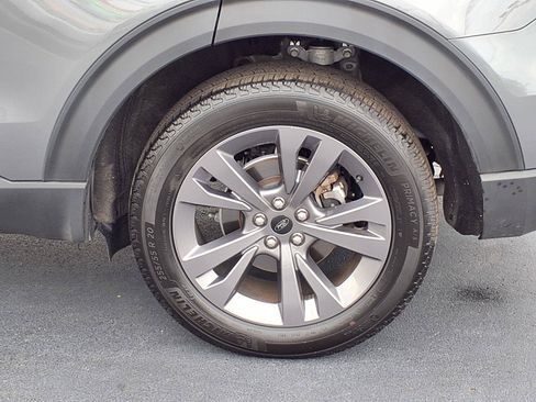 Used 2024 Ford Explorer XLT w/ Equipment Group 202A AWD/4WD image 30