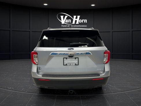 Used 2024 Ford Explorer XLT AWD/4WD image 6