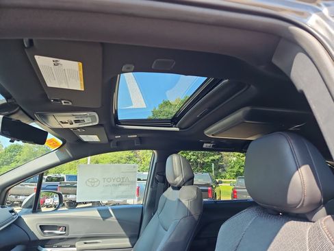 New 2026 Toyota Sienna Platinum AWD/4WD image 7