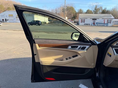 Used 2017 Genesis G80 3.8 image 22