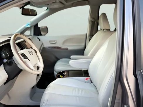 Used 2014 Toyota Sienna XLE image 14