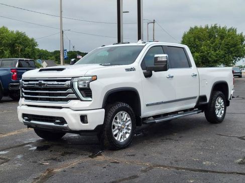 Used 2025 Chevrolet Silverado 2500 High Country w/ High Country Premium Package AWD/4WD image 4