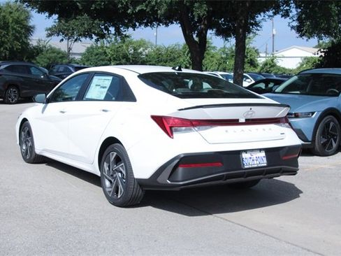Certified 2025 Hyundai Elantra SEL image 5