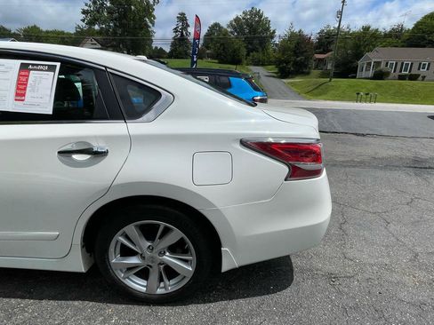 Used 2015 Nissan Altima 2.5 SL w/ Technology Package FWD image 5