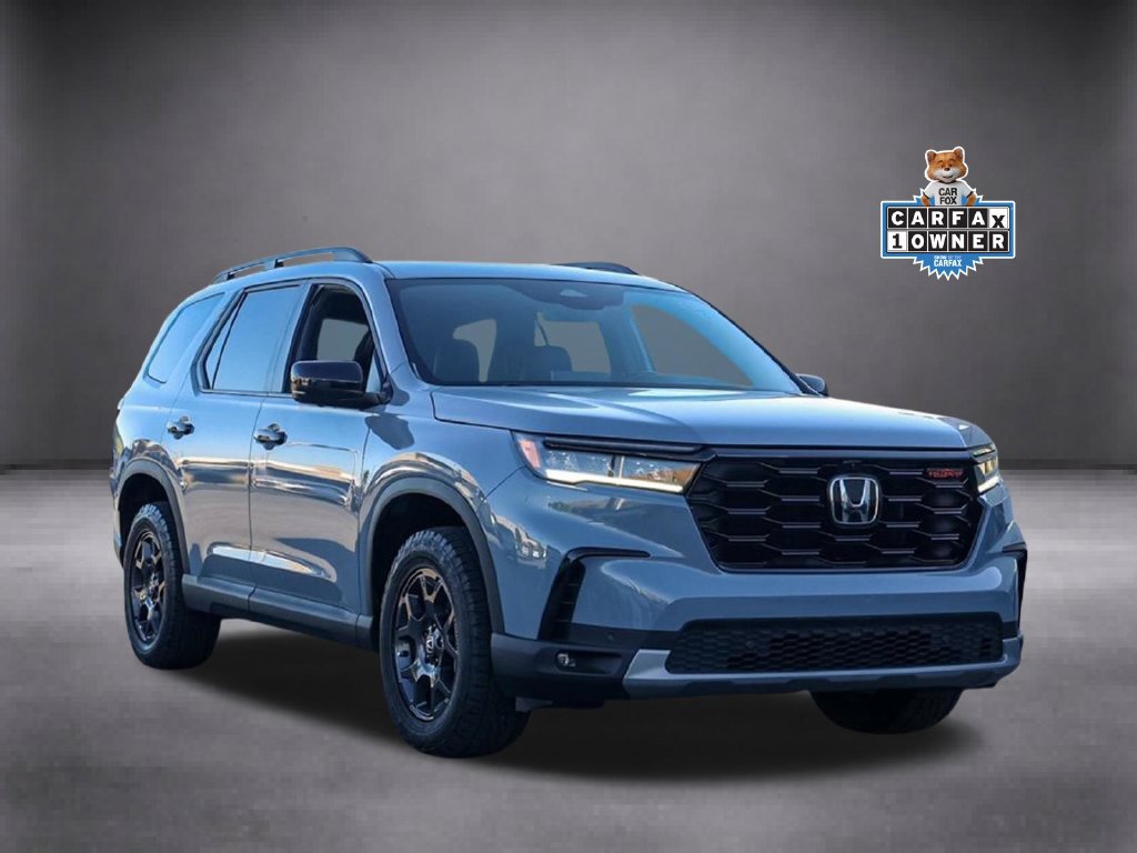 Used 2025 Honda Pilot TrailSport image 2