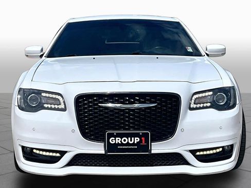 Used 2018 Chrysler 300 S w/ 300S Premium Group RWD image 5
