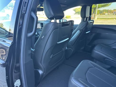 New 2026 Chrysler Pacifica Select image 41
