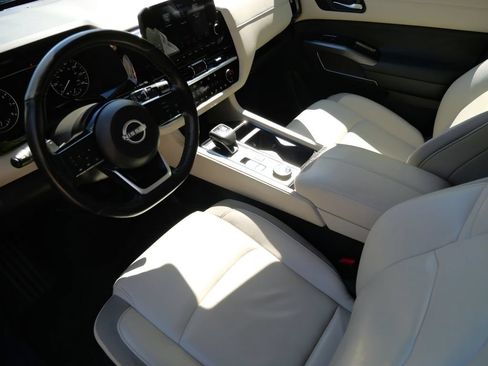 Used 2023 Nissan Pathfinder SL AWD/4WD image 11