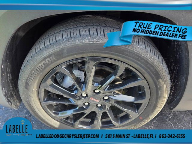 Used 2024 GMC Terrain SLE w/ Driver Convenience Package FWD image 17