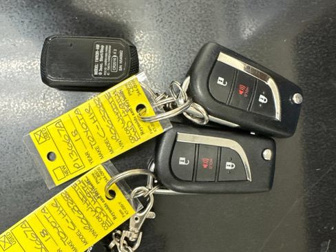 Used 2018 Toyota C-HR XLE FWD image 34