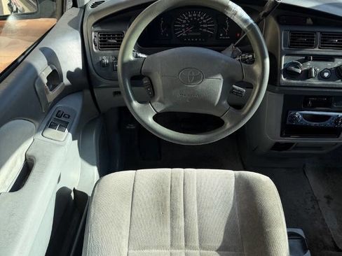 Used 1999 Toyota Sienna CE image 12