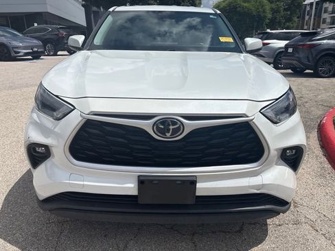 Used 2022 Toyota Highlander LE FWD image 8
