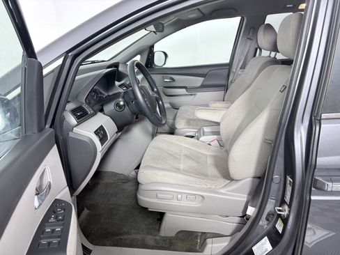 Used 2017 Honda Odyssey EX image 3