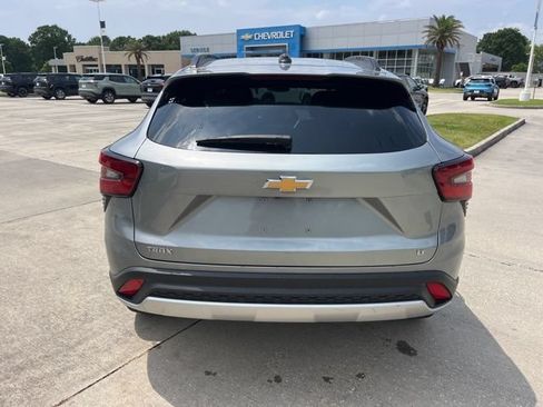 Used 2025 Chevrolet Trax LT w/ LT Convenience Package FWD image 5