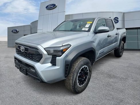 Used 2024 Toyota Tacoma TRD Off-Road image 3