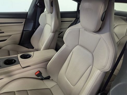 Used 2022 Porsche Taycan image 11