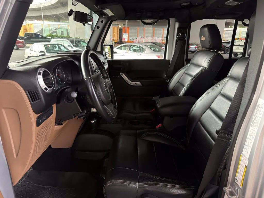 Used 2011 Jeep Wrangler Unlimited Rubicon w/ Dual Top Group AWD/4WD image 24