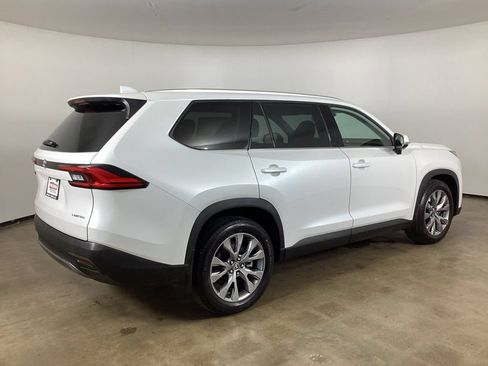 Used 2024 Toyota Grand Highlander AWD image 8
