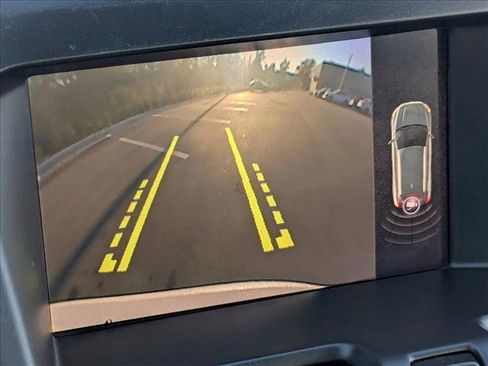 Used 2017 Volvo XC60 T6 Dynamic image 12